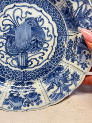 A Chinese blue and white 'Double Gourd' plate — photo 3