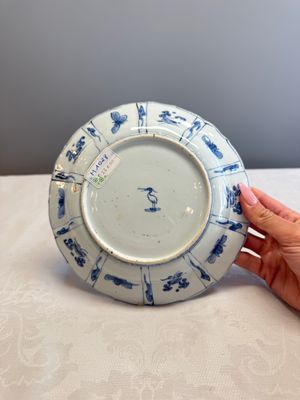 A Chinese blue and white 'Double Gourd' plate — photo 7
