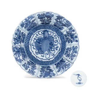 A Chinese blue and white 'Double Gourd' plate — photo 1