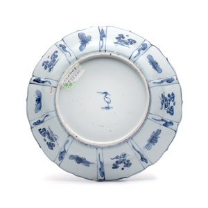 A Chinese blue and white 'Double Gourd' plate — photo 2
