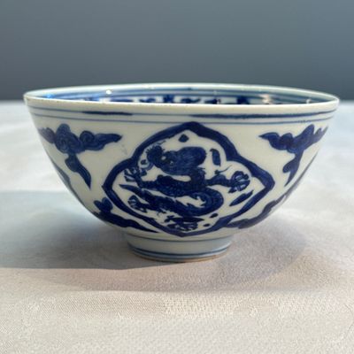 A Chinese blue and white 'Dragon' bowl — photo 1