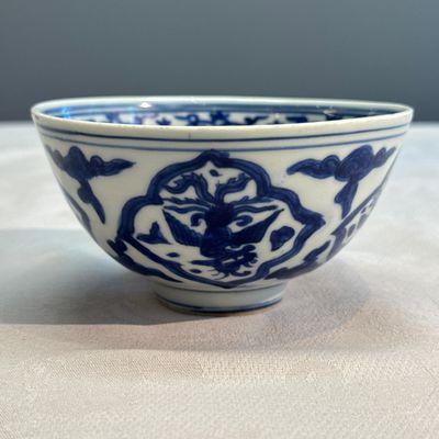 A Chinese blue and white 'Dragon' bowl — photo 2