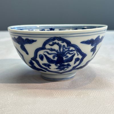 A Chinese blue and white 'Dragon' bowl — photo 4