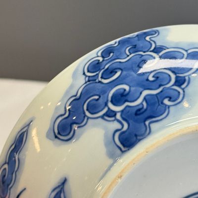 A Chinese blue and white 'Dragon' plate — 照片 11
