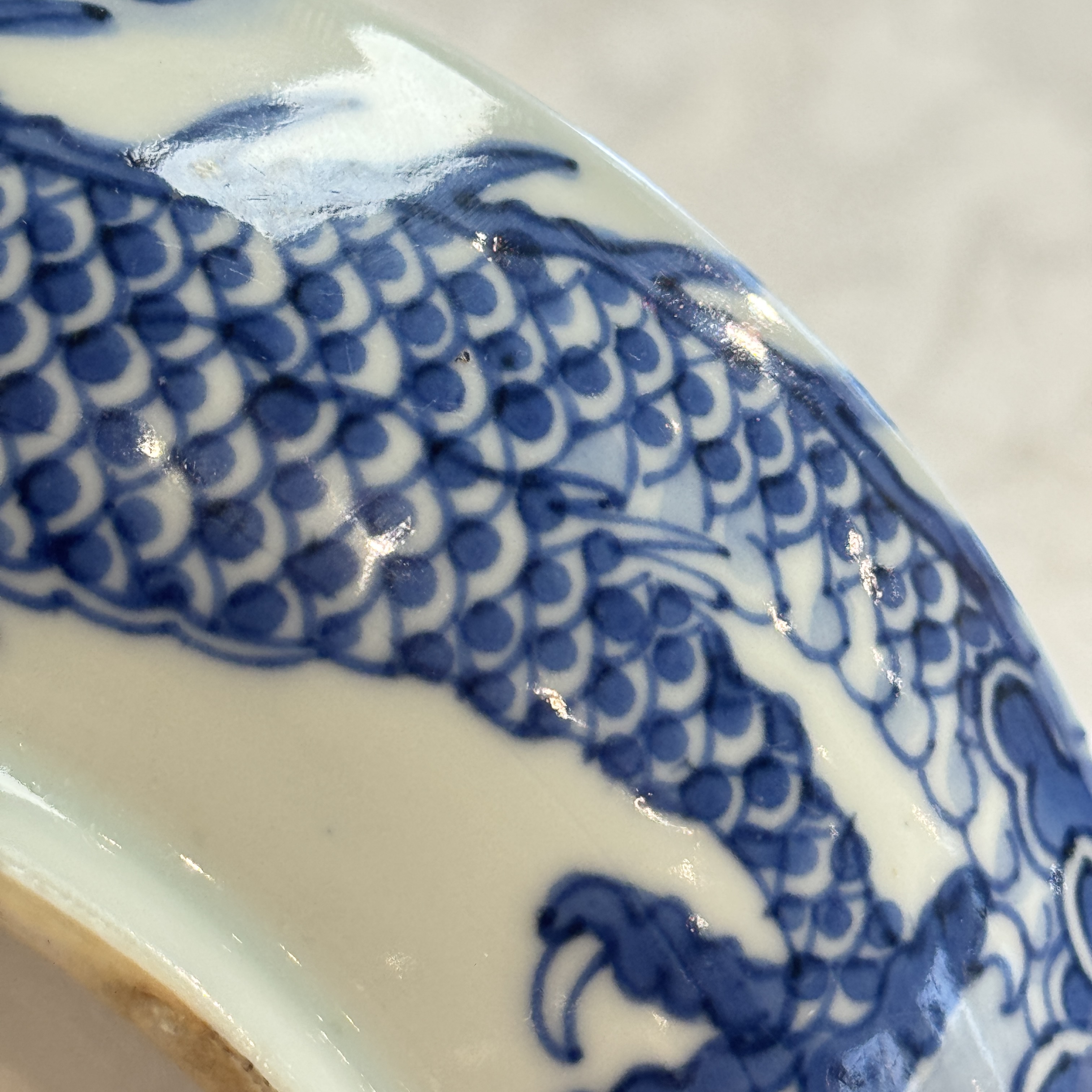 A Chinese blue and white 'Dragon' plate — 照片 23
