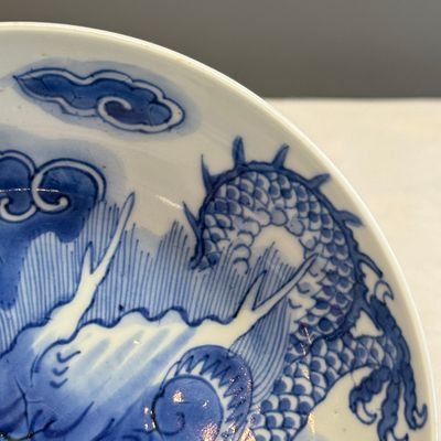 A Chinese blue and white 'Dragon' plate — 照片 4