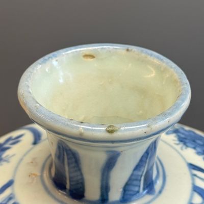 A Chinese blue and white 'Dragons Chasing the Flaming Pearl' meiping vase with original cover — photo 11