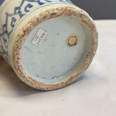 A Chinese blue and white 'Dragons Chasing the Flaming Pearl' meiping vase with original cover — photo 13