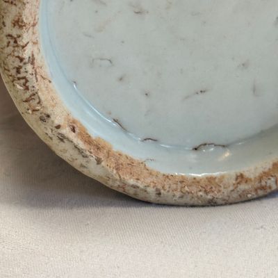 A Chinese blue and white 'Dragons Chasing the Flaming Pearl' meiping vase with original cover — photo 14