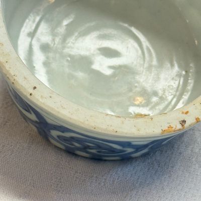 A Chinese blue and white 'Dragons Chasing the Flaming Pearl' meiping vase with original cover — photo 20