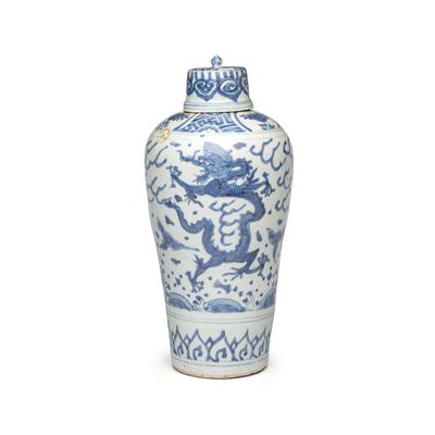 A Chinese blue and white 'Dragons Chasing the Flaming Pearl' meiping vase with original cover, Jiajing