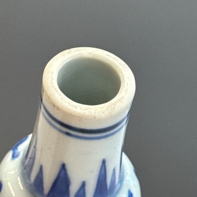 A Chinese blue and white 'Dragons Chasing the Flaming Pearl' vase — 照片 12
