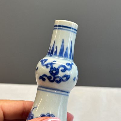 A Chinese blue and white 'Dragons Chasing the Flaming Pearl' vase — 照片 14
