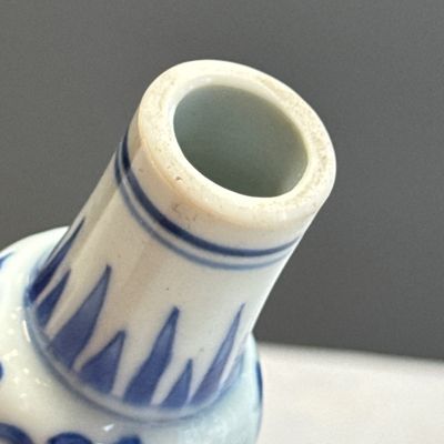 A Chinese blue and white 'Dragons Chasing the Flaming Pearl' vase — 照片 15