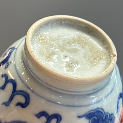 A Chinese blue and white 'Dragons Chasing the Flaming Pearl' vase — 照片 18