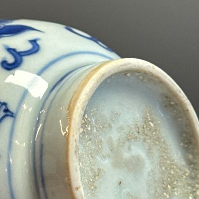 A Chinese blue and white 'Dragons Chasing the Flaming Pearl' vase — 照片 21