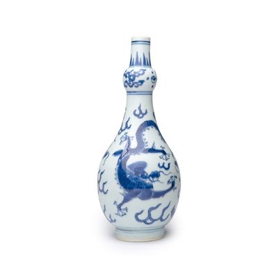 A Chinese blue and white 'Dragons Chasing the Flaming Pearl' vase, Transitional period