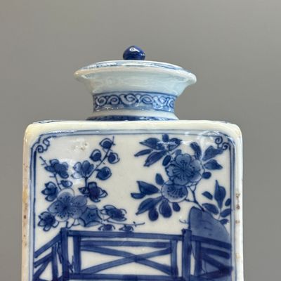 A Chinese blue and white 'Elegant Ladies in a Garden' square flask and cover — 照片 14