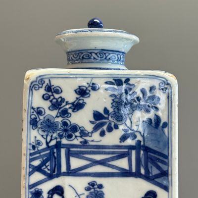 A Chinese blue and white 'Elegant Ladies in a Garden' square flask and cover — 照片 18