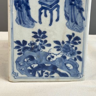 A Chinese blue and white 'Elegant Ladies in a Garden' square flask and cover — 照片 21