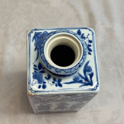 A Chinese blue and white 'Elegant Ladies in a Garden' square flask and cover — 照片 25
