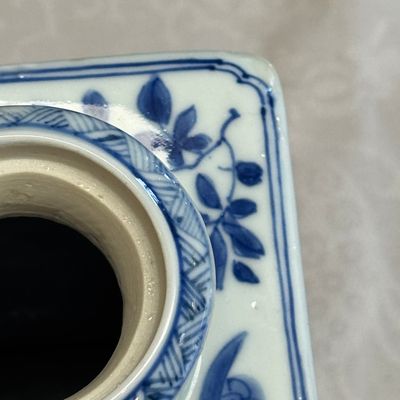 A Chinese blue and white 'Elegant Ladies in a Garden' square flask and cover — 照片 28