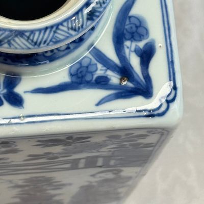 A Chinese blue and white 'Elegant Ladies in a Garden' square flask and cover — 照片 29