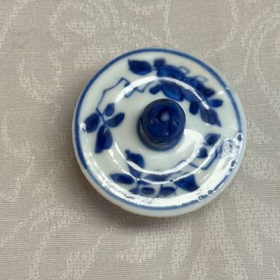 A Chinese blue and white 'Elegant Ladies in a Garden' square flask and cover — 照片 30