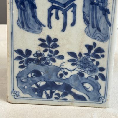 A Chinese blue and white 'Elegant Ladies in a Garden' square flask and cover — 照片 8