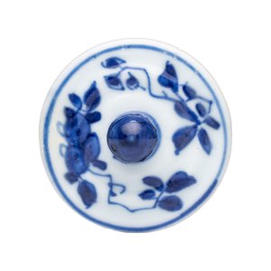 A Chinese blue and white 'Elegant Ladies in a Garden' square flask and cover — 照片 9