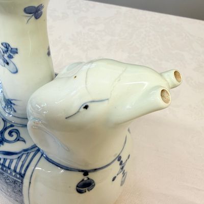 A Chinese blue and white 'Elephant' kendi — photo 6