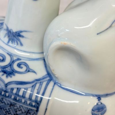 A Chinese blue and white 'Elephant' kendi — photo 7