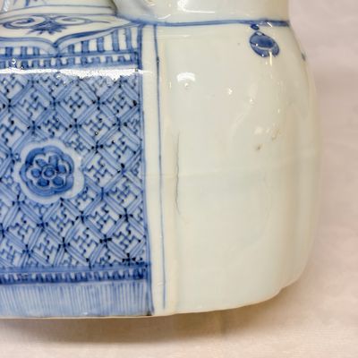 A Chinese blue and white 'Elephant' kendi — photo 9