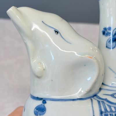 A Chinese blue and white 'Elephant' kendi — photo 11