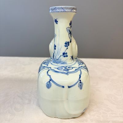 A Chinese blue and white 'Elephant' kendi — photo 3