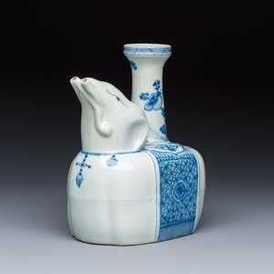 A Chinese blue and white 'Elephant' kendi — photo 1