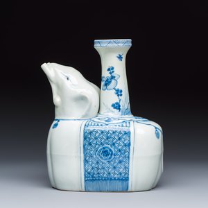 A Chinese blue and white 'Elephant' kendi — photo 2