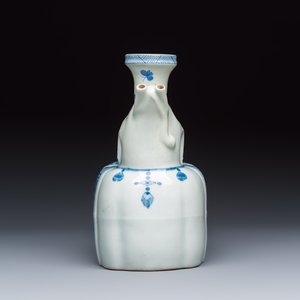 A Chinese blue and white 'Elephant' kendi — photo 5
