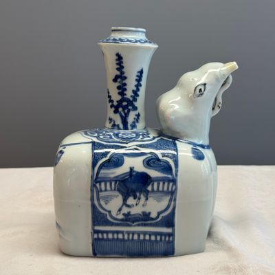 A Chinese blue and white 'Elephant' kendi  — 照片 4