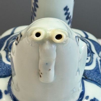 A Chinese blue and white 'Elephant' kendi  — 照片 6