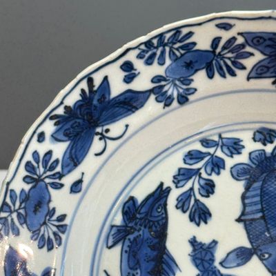 A Chinese blue and white 'Fish and Butterflies' plate — photo 3