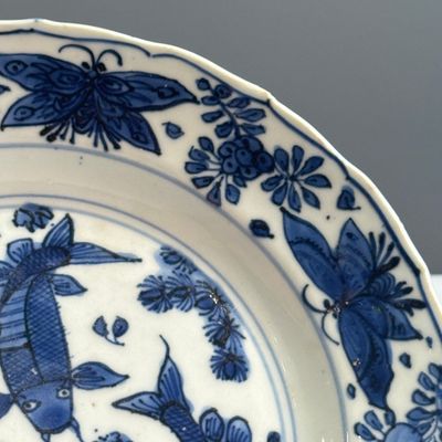 A Chinese blue and white 'Fish and Butterflies' plate — photo 4