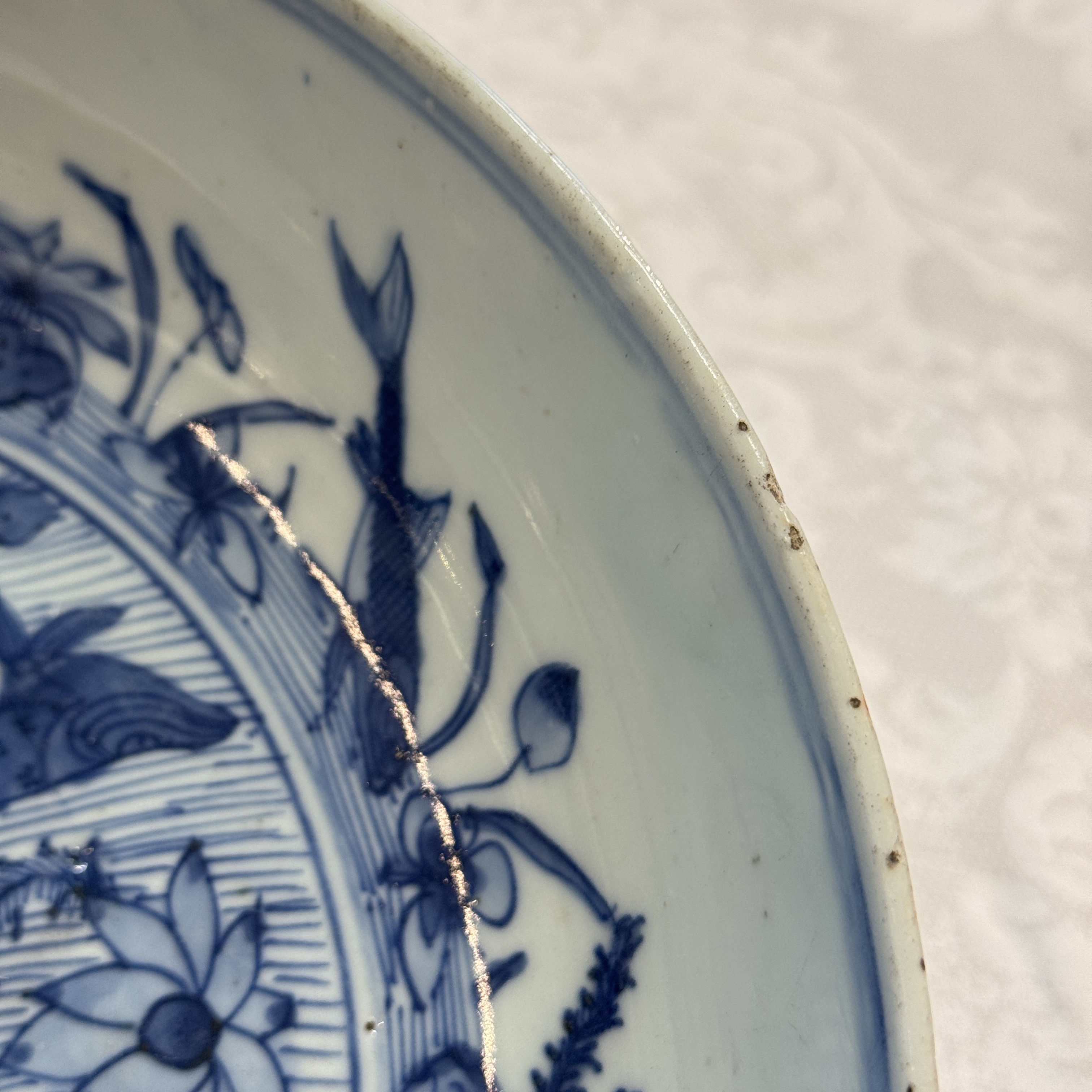 A Chinese blue and white 'Fish' dish — photo 17