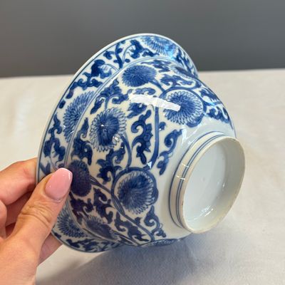 A Chinese blue and white 'Floral Scrolls' bowl — photo 13