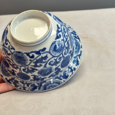 A Chinese blue and white 'Floral Scrolls' bowl — photo 15