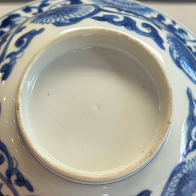 A Chinese blue and white 'Floral Scrolls' bowl — photo 16