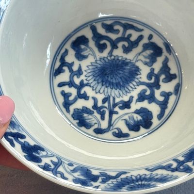 A Chinese blue and white 'Floral Scrolls' bowl — photo 8