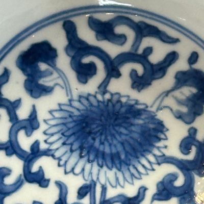 A Chinese blue and white 'Floral Scrolls' bowl — photo 9