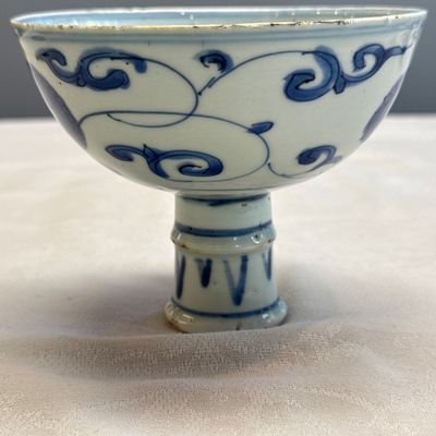 A Chinese blue and white 'Flower Scroll' stem cup — photo 6