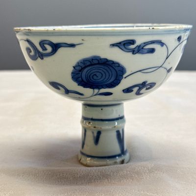 A Chinese blue and white 'Flower Scroll' stem cup — photo 7
